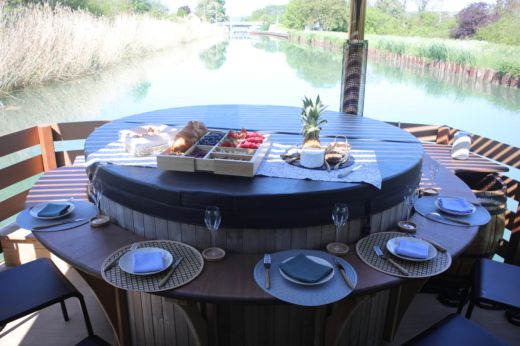 Ay Houseboat Ibaia boat House Boat Solaire alt tag text