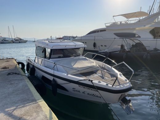 Glyfada Motorboat Nordkapp Gran coupe 905 alt tag text