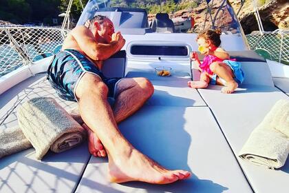 Hire Motorboat Jeanneau Cap camarat 9.0 WA 2022. SUNSET ? Formentera