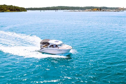 Verhuur Motorboot Beneteau Antares 8 Pula