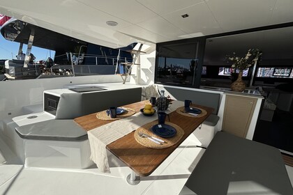 Hire Catamaran Dufour Yachts Dufour 48 Catamaran - 5 + 1 cab. Dénia