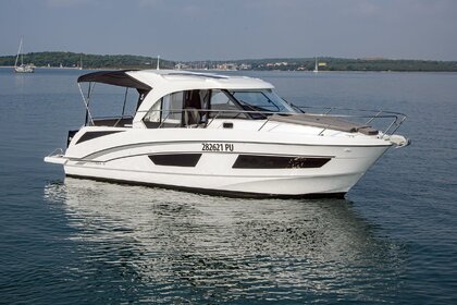 Hire Motorboat Bénéteau Antares 9 OB Pula