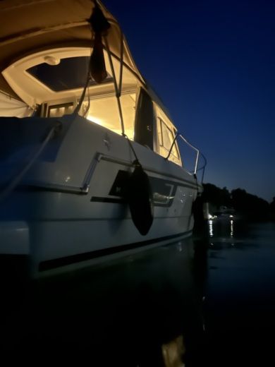 Trogir Motorboat Jeanneau Merry Fisher 645 alt tag text