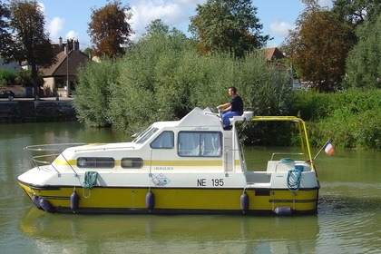 Charter Houseboat Classic Triton 860 Fly Briare
