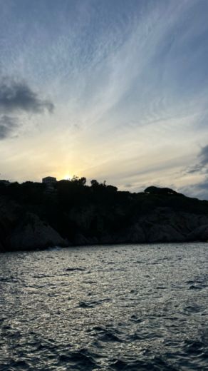 Playa de Aro Motorboat Astilux ax 900 open alt tag text