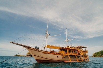 Miete Segelboot Iron wood Phinisi Kabupaten Manggarai Barat