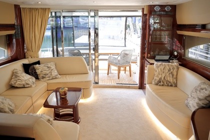 Rental Motorboat Princess 67 Flybridge London