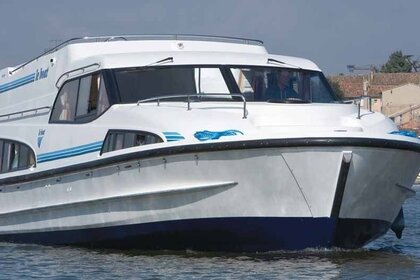 Charter Houseboat Comfort Plus Mystique Lughignano