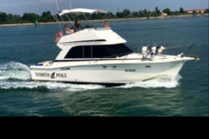 Verhuur Motorboot Riviera marine 33 convertible Chioggia