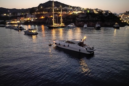 Location Yacht à moteur Gianetti Gianetti 55 Sport Hard Top Athènes