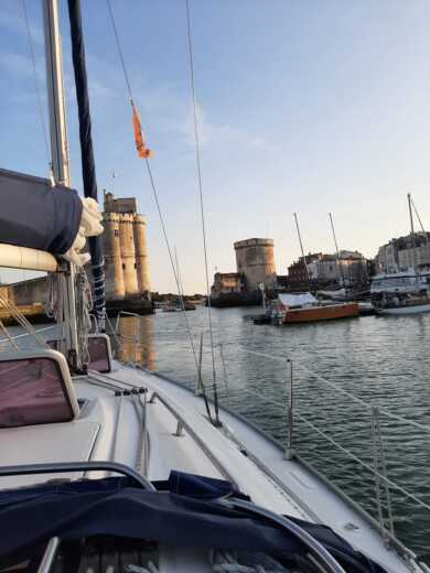 La Rochelle Sailboat BAVARIA CRUISER 30 alt tag text