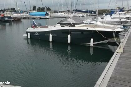 Hire Motorboat PACIFIC CRAFT 750 SUN CRUISER CABINE Talmont-Saint-Hilaire
