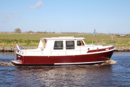 Rental Houseboats Simmerskip 900 Terherne