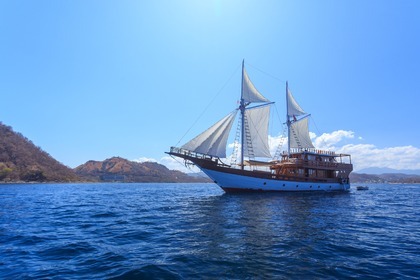 Charter Sailboat Bira Gulet Komodo