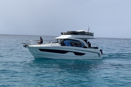 Hire Motorboat Beneteau Antares 11 fly Ajaccio