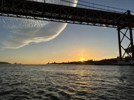 Lissabon Motorboat Chaparral 210 SSI Sundeck alt tag text