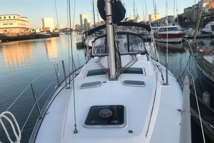 Rental Sailboat Beneteau Oceanis 343 Les Sables-d'Olonne