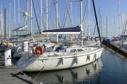 Hire Sailboat HUNTER 35.5 LEGEND Santa-Maria-Poggio