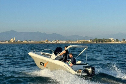 Hire Boat without licence  Giupex 175 Torre Annunziata