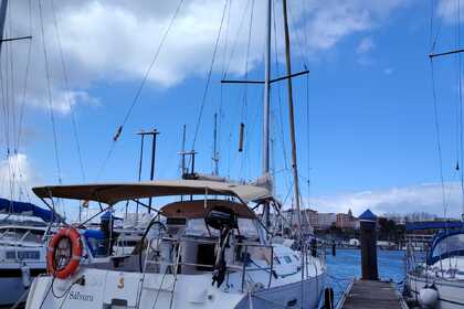 Charter Sailboat Beneteau Oceanis Clipper 393 A Coruña