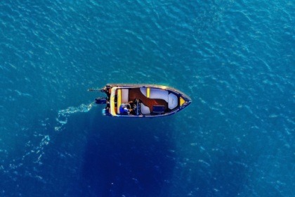 Rental Boat without license  BLACK BOAT LICENSE FREE Santorini