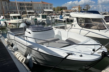Location Bateau à moteur Jeanneau Cap Camarat 6.5 CC série 3 La Flotte