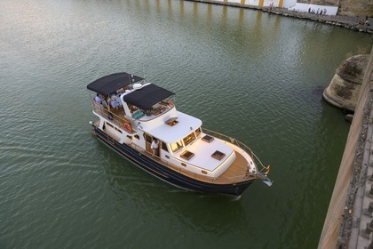 Rental Motorboat Marine Corp. trawler 14 Seville