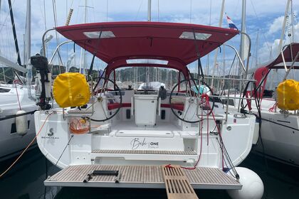 Charter Sailboat  Oceanis 40.1 Pomer