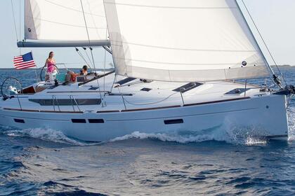 Hire Sailboat Jeanneau Sun Odyssey 479 - 4 cab. Rogoznica