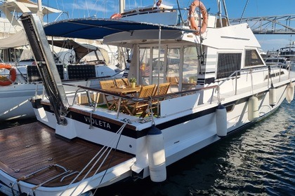 Hire Motorboat Guy Couach 1400 Fly Barcelona