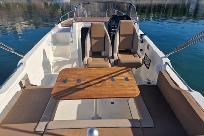 Hire Motorboat Quicksilver Activ 755 Sundeck Marseille