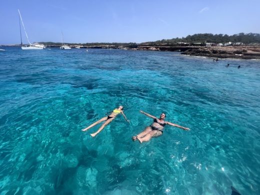 Valence Motorboat Fabiette nautica services Open 580 alt tag text