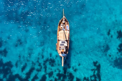 Verhuur Motorboot Costum made Traditional trawler Lefkada