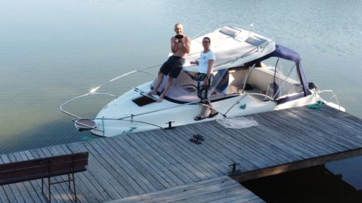 Ryn Motorboat Pegazus Escapade 600 Camper alt tag text