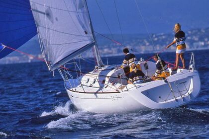 Hire Sailboat BENETEAU FIRST 31.7 Arzon