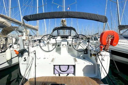 Rental Sailboat 4 OCEANIS 34.1 - DES (3D/1C/0P) Hyères