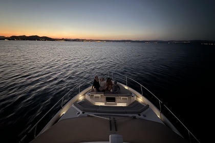 Location Yacht à moteur Absolute 58fly Hyères