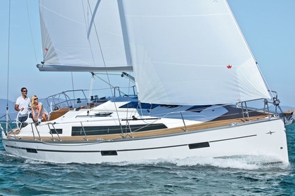 Hire Sailboat BAVARIA CRUISER 37 Lefkada