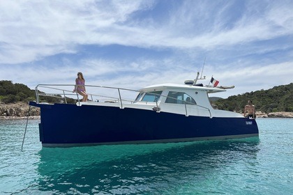 Charter Motorboat META Trawler idéal croisière sud Corse nord Sardaigne Sari-Solenzara