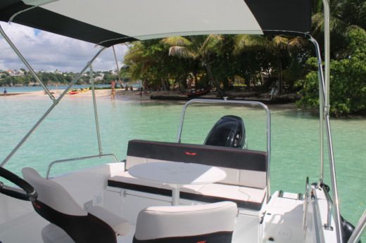 Motorboat BENETEAU flyer 6.6 spacedeck boat plan