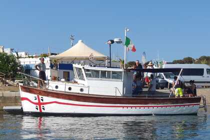 Noleggio Barca a motore Imbarcazione in Legno Villasimius