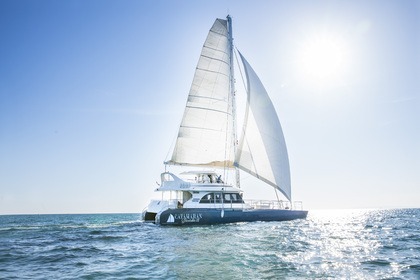 Charter Catamaran Custom Picardie II Le Grau-du-Roi