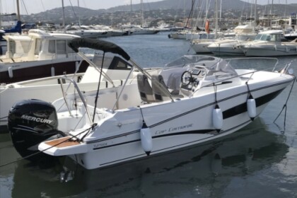 Location Bateau à moteur Jeanneau Cap Camarat 7.5 Wa Hyères