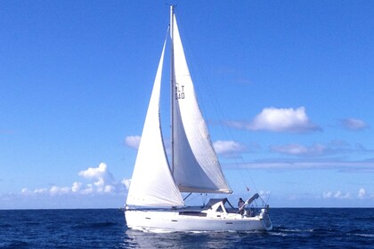 Charter Sailboat BENETEAU OCEANIS 40 Ta' Xbiex