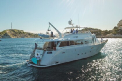 Noleggio Yacht a motore Mondomarine Mondomarine 82 Porto Vecchio