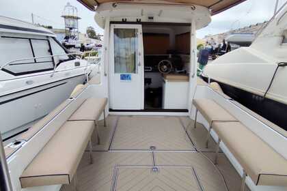 Verhuur Motorboot Boston Whaler Cabin 8.50 Tarente