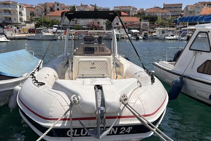 Noleggio Gommone Joker Boat Clubman 24 Trogir