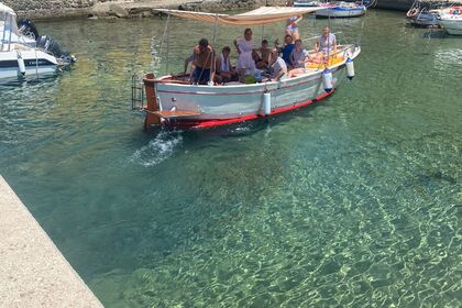 Charter Motorboat Marinelli Gozzo in legno Castellabate