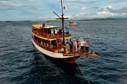 Noleggio Barca a motore Komodo Boat Charter Wooden Boat Batu Cermin