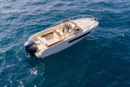 Location Bateau à moteur Invictus cx 240 Pointe-Rouge